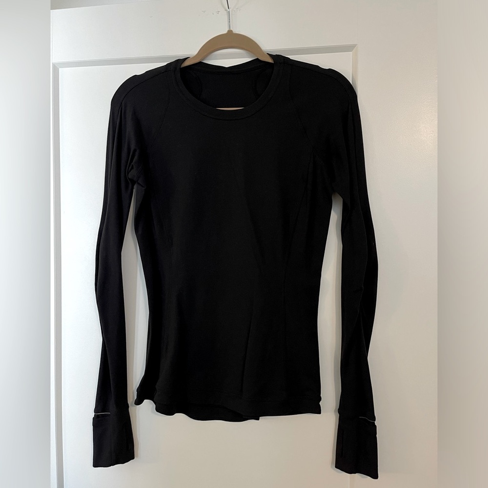 Black lululemon long sleeve top in size 6